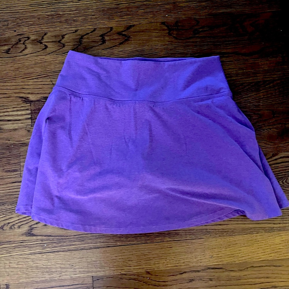 BEYOND YOGA purple exercise skirt with shorts built in (L)
